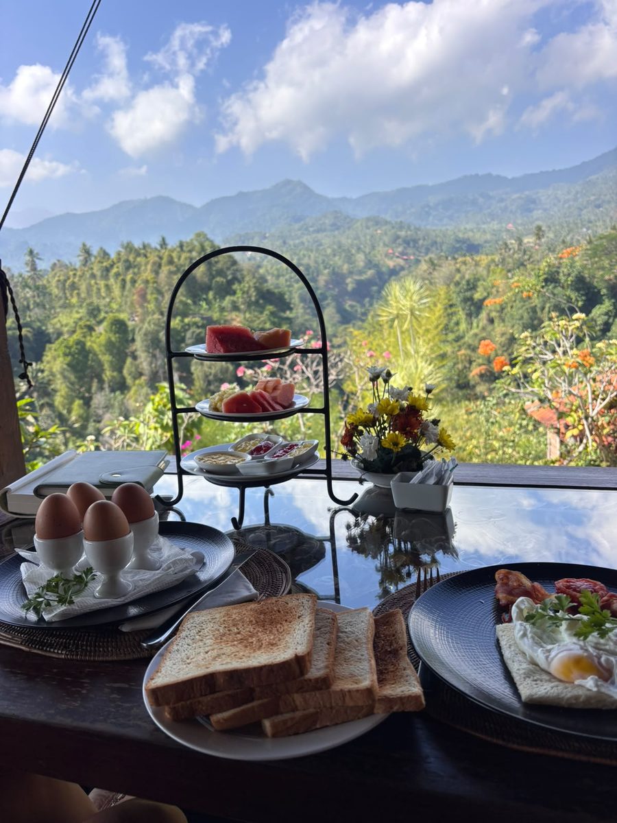 Breakfast with a mountain view